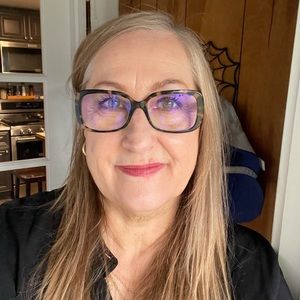 Meet your Posher, Edith